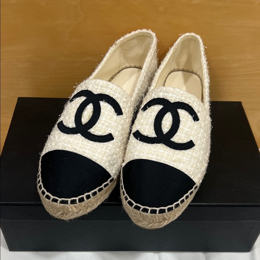CHANEL Women's Black and Cream Espadrilles